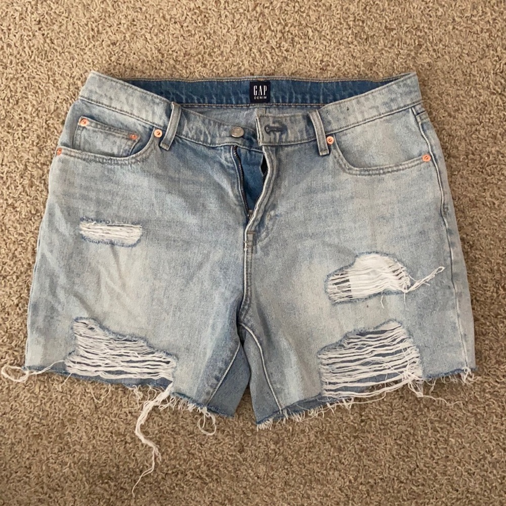 GAP distressed short